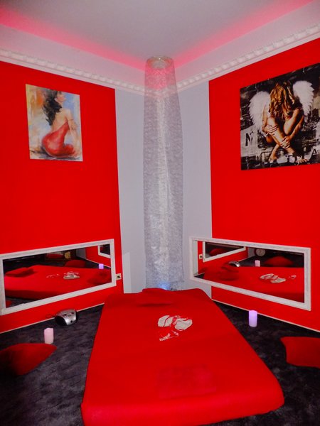 Germania, zona Frankfurt. Salon de masaj erotic